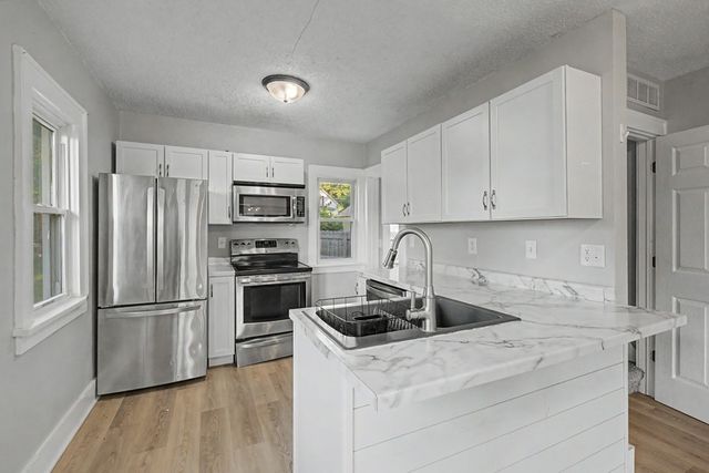 2334 York Street, Des Moines, IA 50316