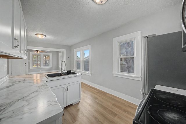 2334 York Street, Des Moines, IA 50316