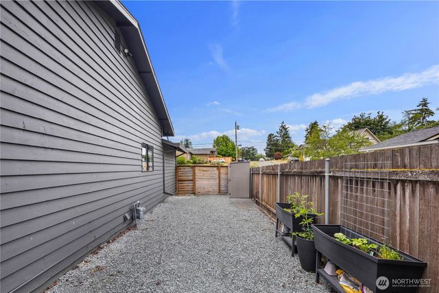 26108 13th Place S, Des Moines, WA 98198