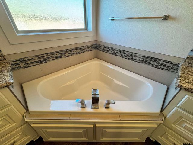 229 Babatwa Ln, Bullard, TX 75757