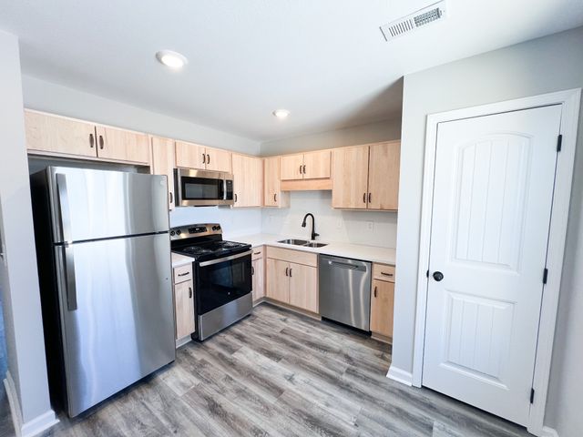 2202 Eldos Trace Cir Apt F, Clarksville, TN 37042