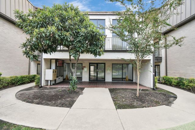 3065 Walnut Bend Lane 21, Houston, TX 77042