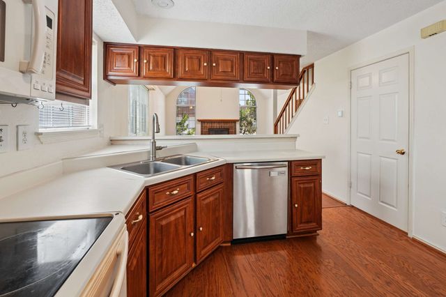 433 Moonlight Way, Irving, TX 75063