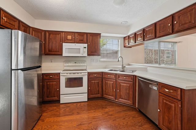 433 Moonlight Way, Irving, TX 75063