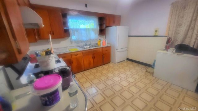 319 Mansion Street 1, Poughkeepsie, NY 12601