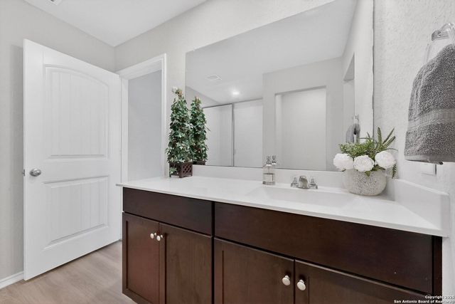 941 Armadillo, Seguin, TX 78155