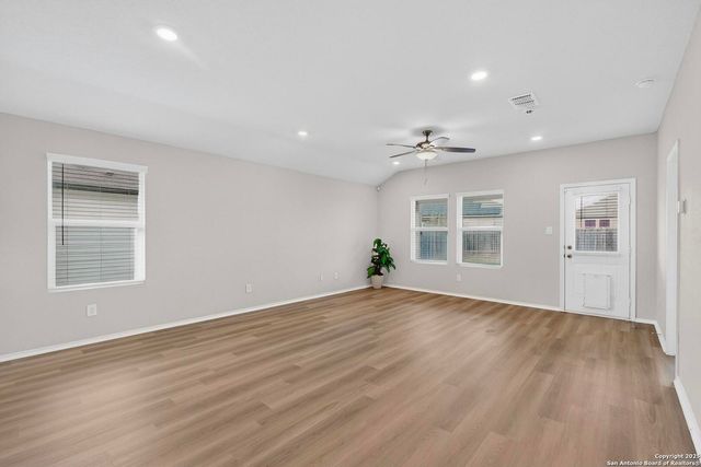 941 Armadillo, Seguin, TX 78155