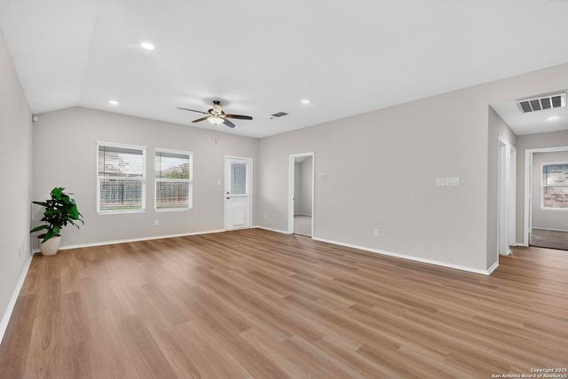 941 Armadillo, Seguin, TX 78155