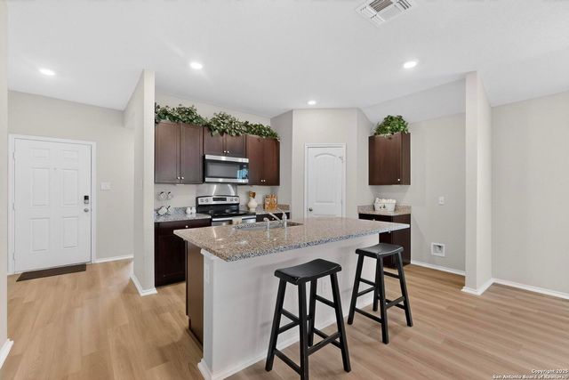 941 Armadillo, Seguin, TX 78155