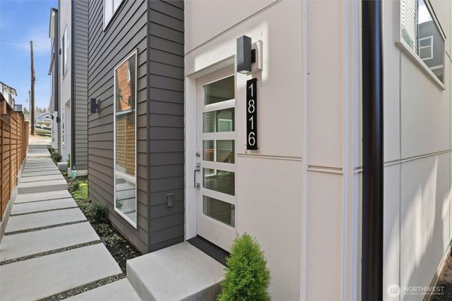 1816 24th Avenue S, Seattle, WA 98144
