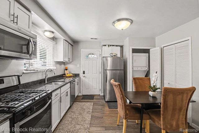 3246 Harris Street, Ferndale, MI 48220