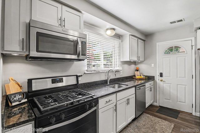 3246 Harris Street, Ferndale, MI 48220