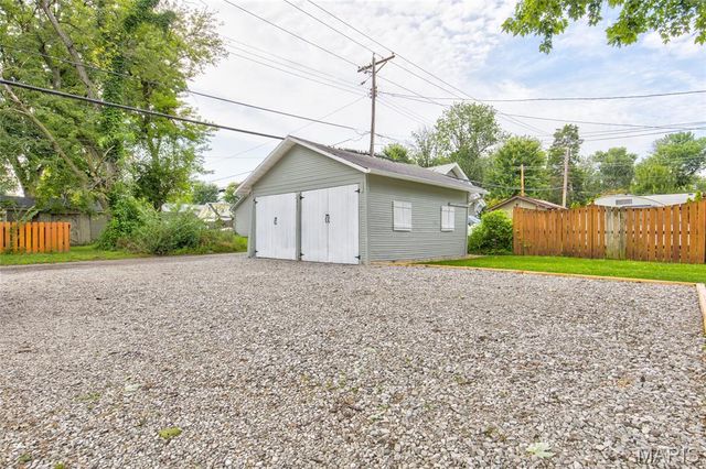 1211 Troy Road, Edwardsville, IL 62025