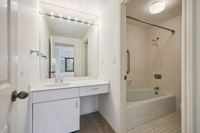 2001 Holcombe Boulevard 303, Houston, TX 77030