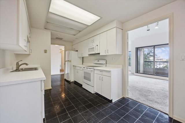 2001 Holcombe Boulevard 303, Houston, TX 77030