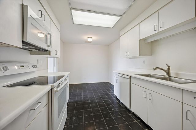 2001 Holcombe Boulevard 303, Houston, TX 77030