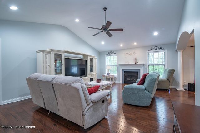 604 Memory Ln, Elizabethtown, KY 42701