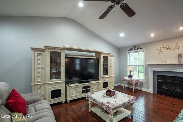 604 Memory Ln, Elizabethtown, KY 42701