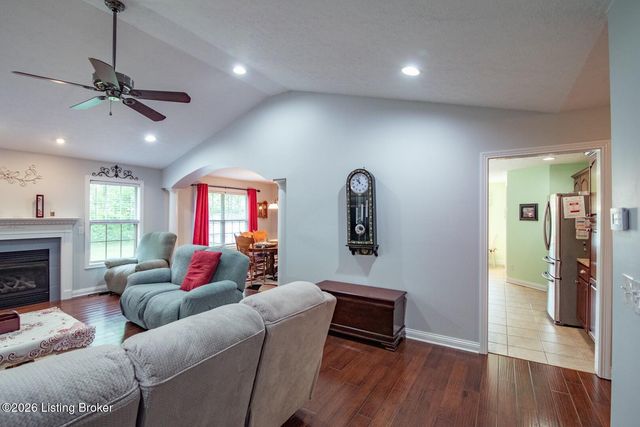 604 Memory Ln, Elizabethtown, KY 42701