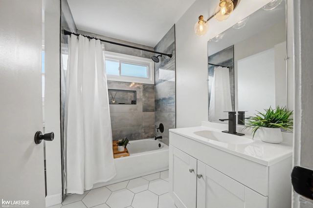 19637 Country Club Drive, Harper Woods, MI 48225