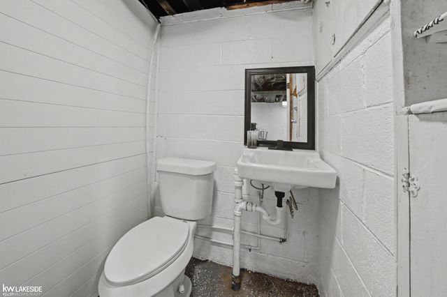 19637 Country Club Drive, Harper Woods, MI 48225