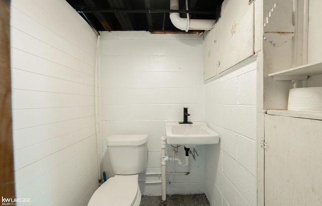 19637 Country Club Drive, Harper Woods, MI 48225