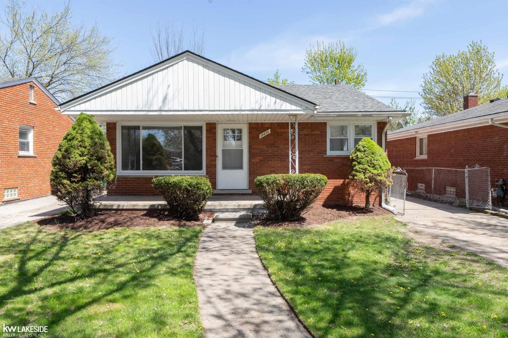 19637 Country Club Drive, Harper Woods, MI 48225