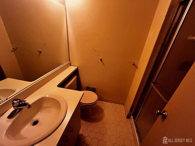 260 Palombi Court, East Brunswick, NJ 08816