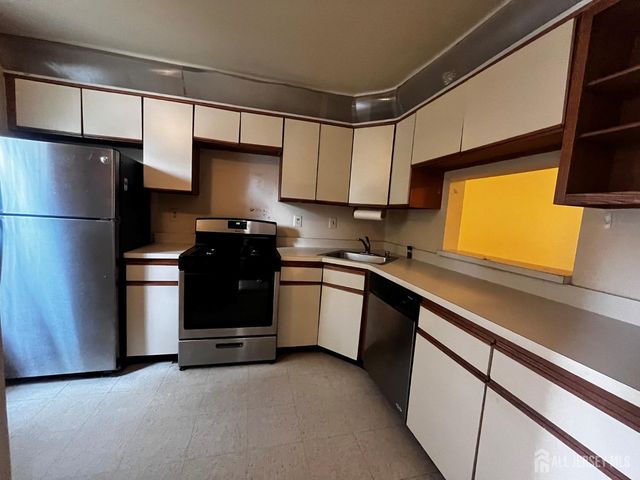 260 Palombi Court, East Brunswick, NJ 08816