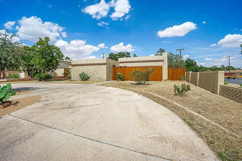 1700 Ward St, Midland, TX 79705