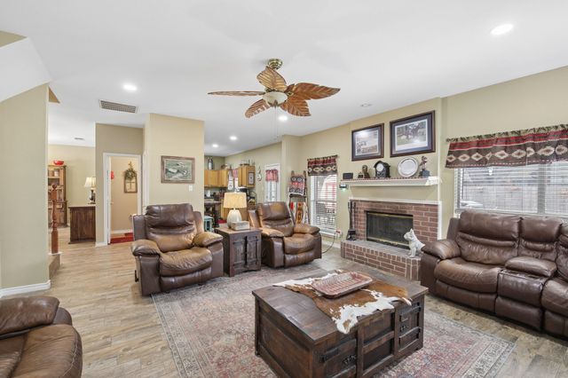 3039 Bosswood Court, Grand Prairie, TX 75052