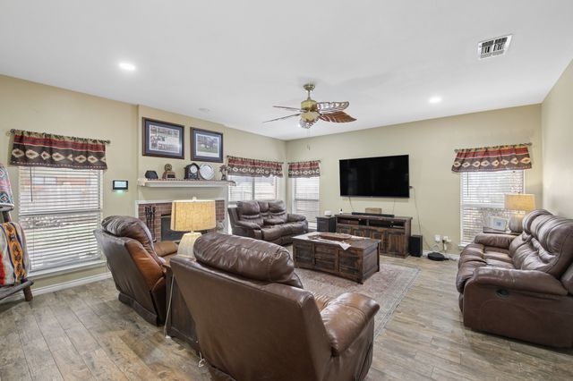 3039 Bosswood Court, Grand Prairie, TX 75052