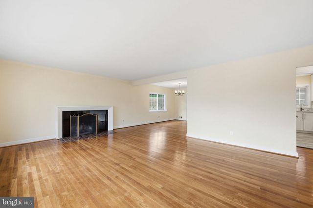 8112 WEST BEACH NW, Washington, DC 20012