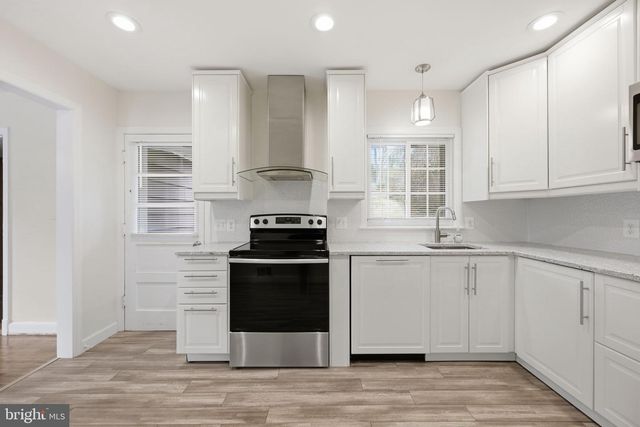 8112 WEST BEACH NW, Washington, DC 20012