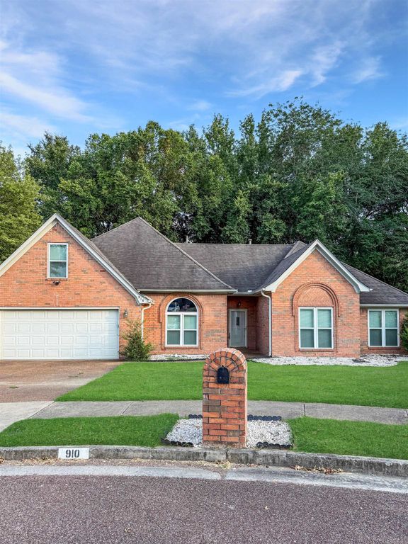 910 SUGAR CV, Collierville, TN 38017