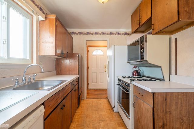 2159 Parliament Drive, Sterling Heights, MI 48310