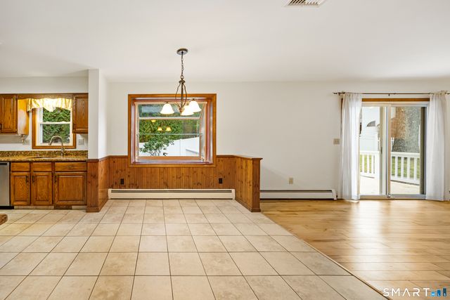 14 Colonial Court, Cheshire, CT 06410