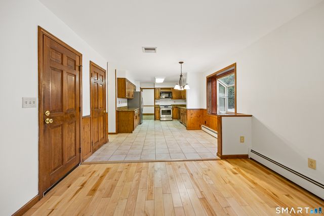 14 Colonial Court, Cheshire, CT 06410