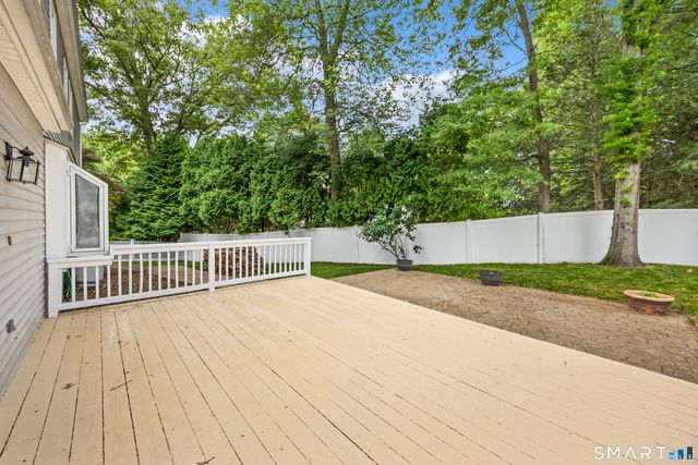 14 Colonial Court, Cheshire, CT 06410