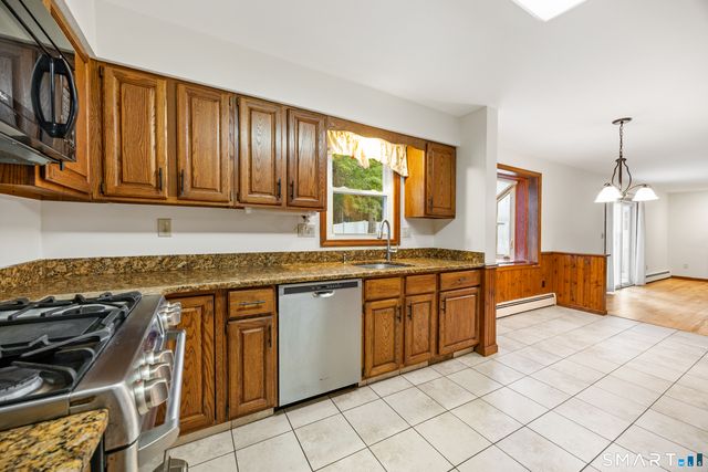 14 Colonial Court, Cheshire, CT 06410