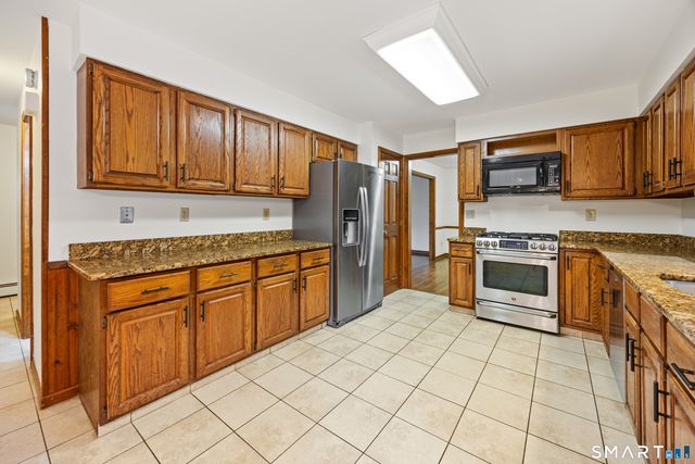 14 Colonial Court, Cheshire, CT 06410