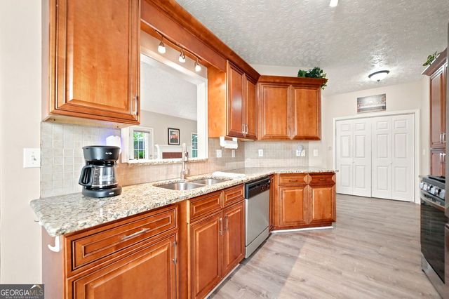 216 Lee Court, Canton, GA 30115
