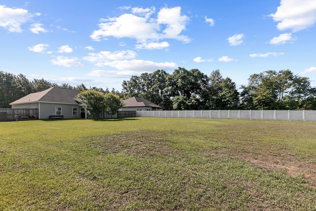 232 Highland Rd, Slocomb, AL 36375