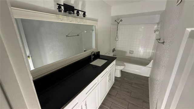 5587 DEVONBRIAR WAY J104, Orlando, FL 32822
