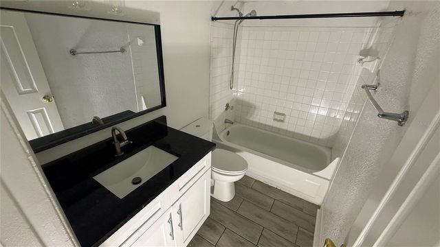 5587 DEVONBRIAR WAY J104, Orlando, FL 32822