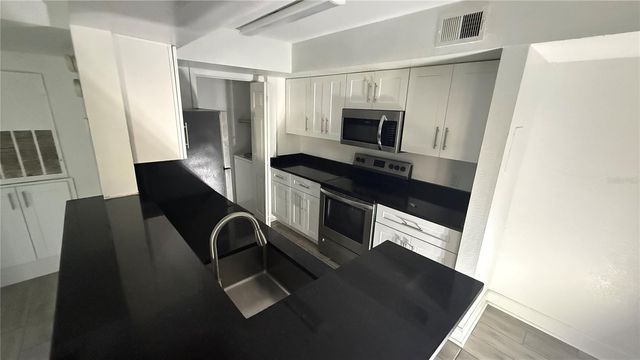 5587 DEVONBRIAR WAY J104, Orlando, FL 32822