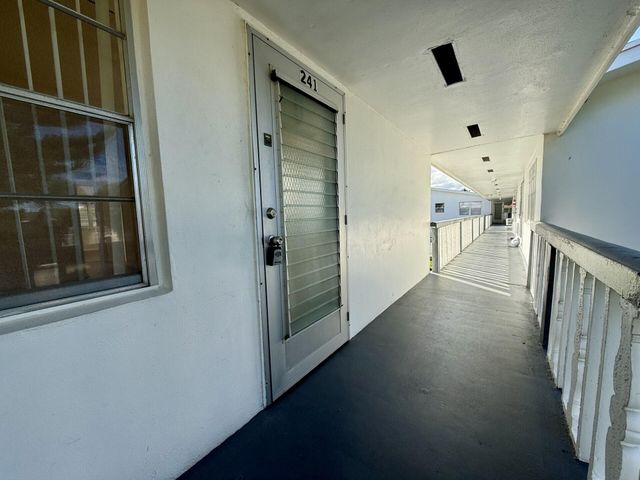 241 Sheffield J, West Palm Beach, FL 33417