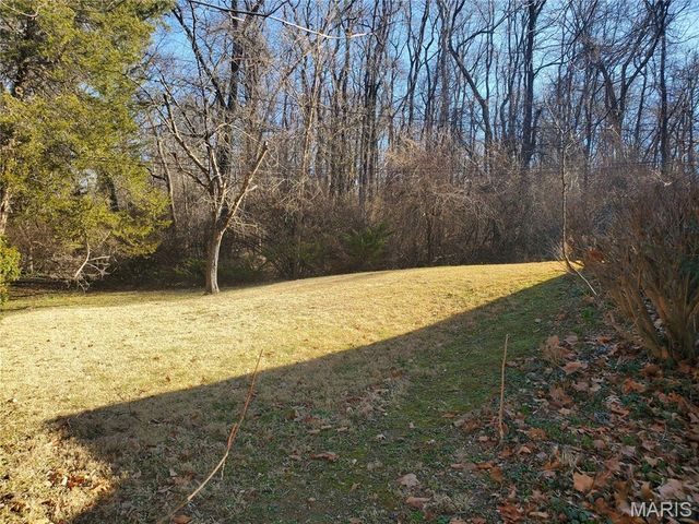 9005 Lebanon Road, Belleville, IL 62223