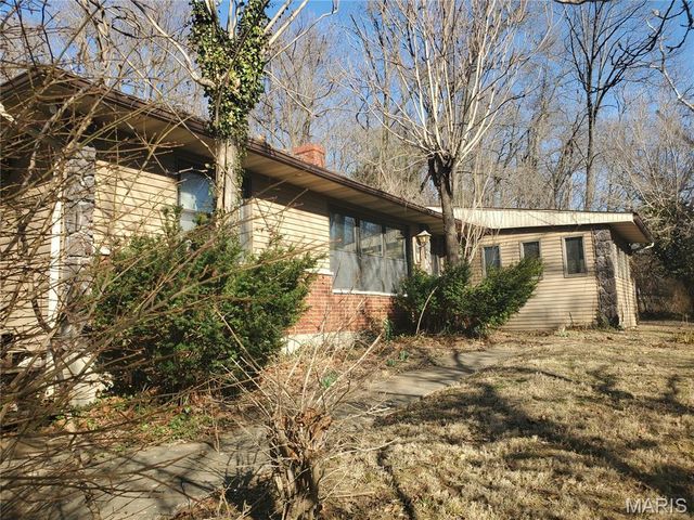 9005 Lebanon Road, Belleville, IL 62223