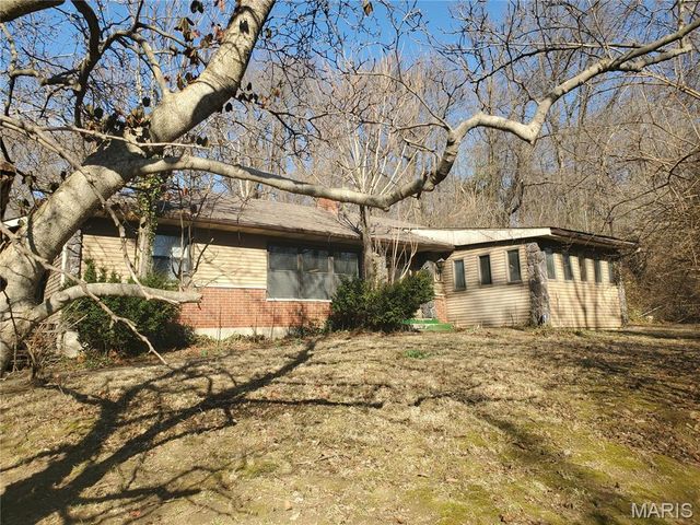 9005 Lebanon Road, Belleville, IL 62223